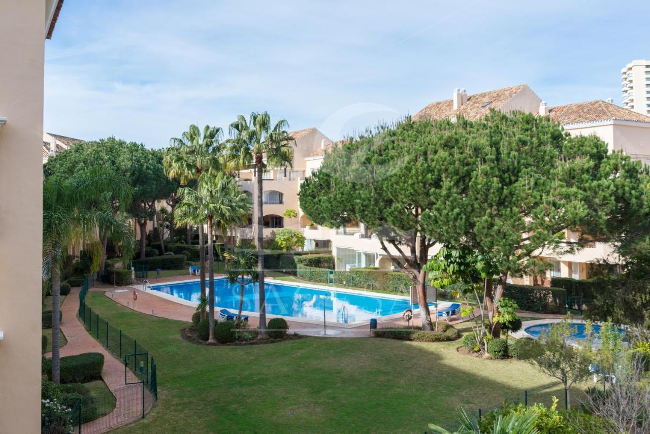 44677 - Hacienda Playa - 2 Bedrooms Pool View Apartment Marbella